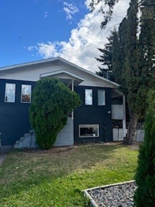 3 Bed 1 1/2 Bath Top Floor Avail Nov 15/Dec 1 Associated Property